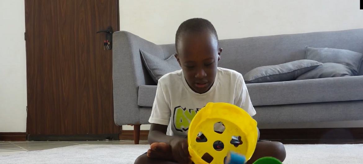 Chadron vive com autismo e seus pais garantem que ele tenha todas as ferramentas de aprendizagem para melhorar suas habilidades de aprendizagem (Arquivo)