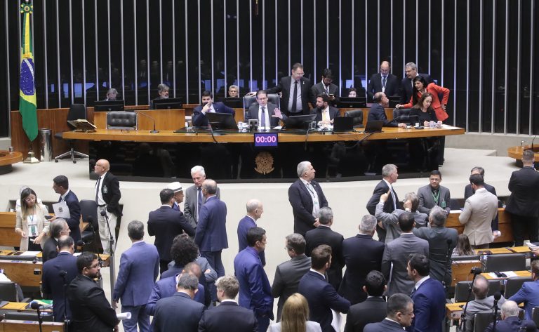 Discussão e Votação de Propostas Legislativas.