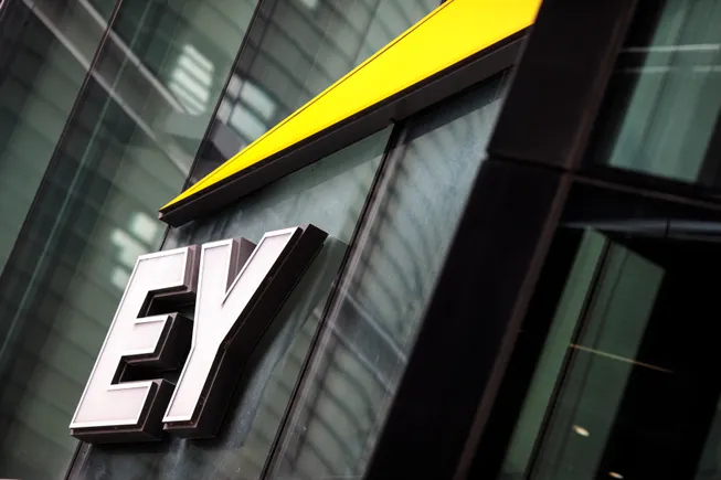 EY mescles Design, Creative, CX e AI Serviços no EY Studio+