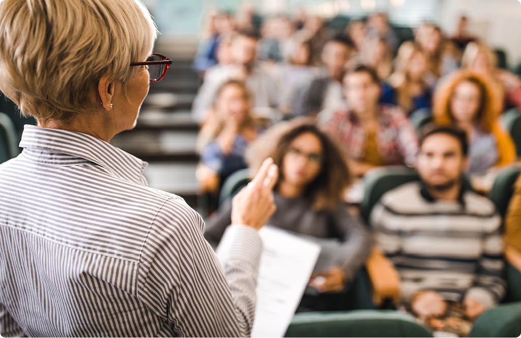 Depressão e burnout são as principais causas de afastamento de professores no Brasil