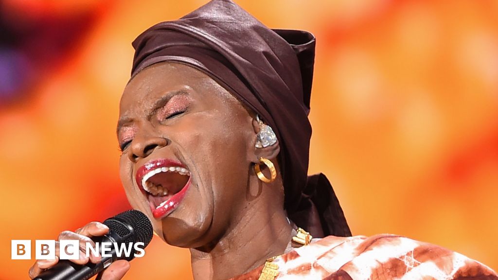 Angélique Kidjo First Black African a conseguir uma caminhada de Hollywood da estrela da fama