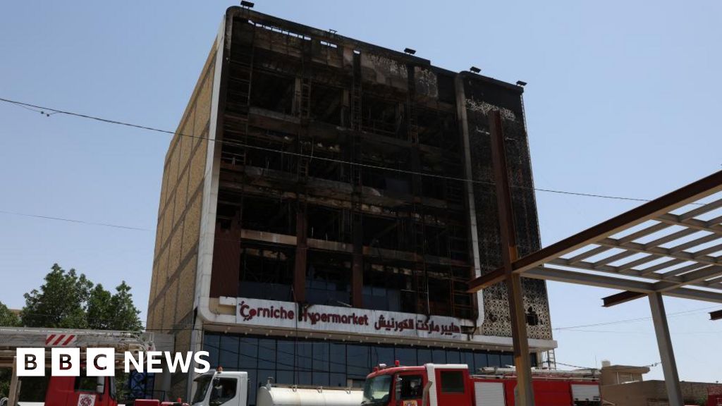O incêndio do shopping center deixa 60 mortos