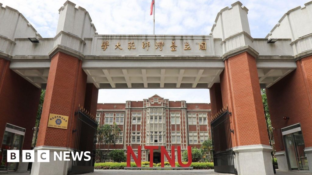 O treinador de Taiwan pede desculpas por 'pressionar' os alunos para dar sangue