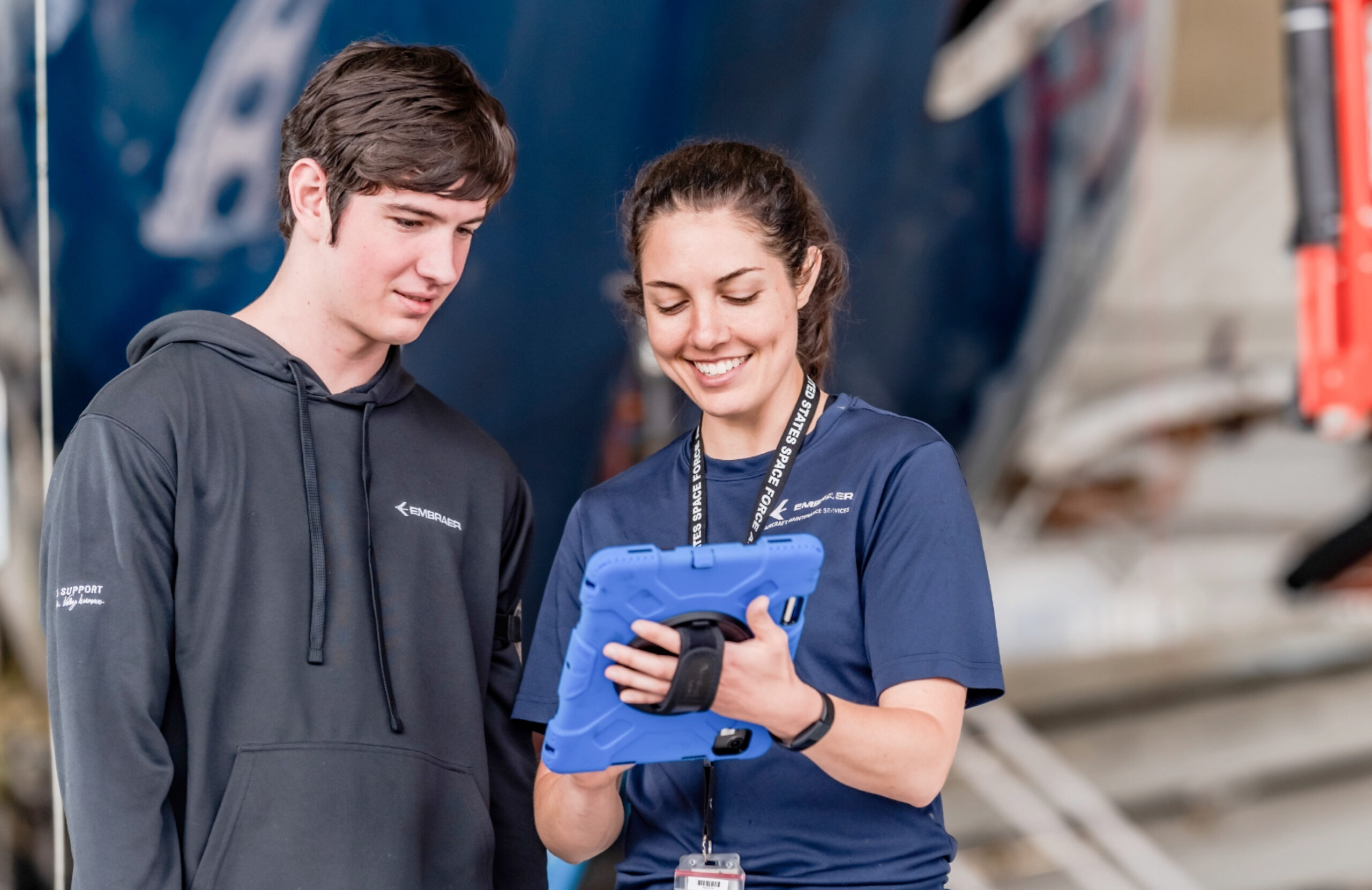 Embraer abre vagas de estágio para alunos do ensino superior e técnico