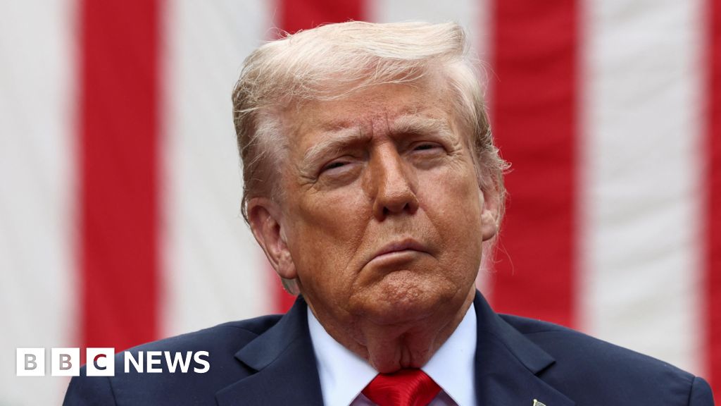Trump 'pronto' para sancionar a Rússia se as nações da Otan pararem de comprar seu petróleo