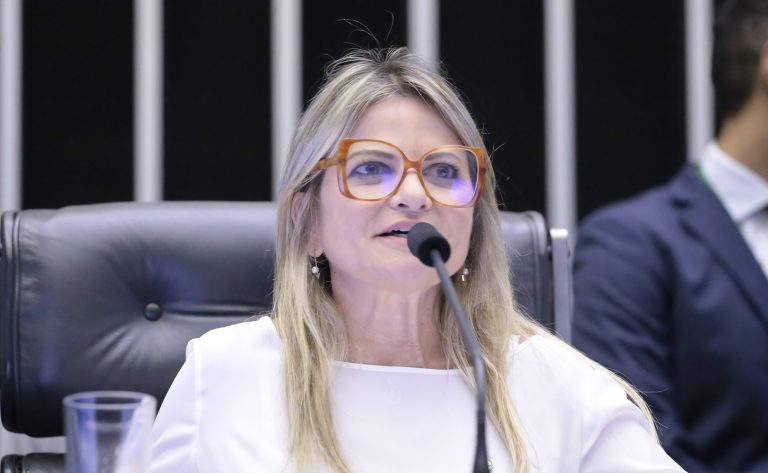 Homenagem ao mês de conscientização sobre o câncer de pulmão. Dep. Flávia Morais (PDT-GO)