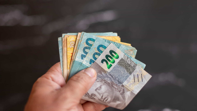 Chuva de dinheiro! 4 signos vão ter a carteira cheia antes do mês acabar