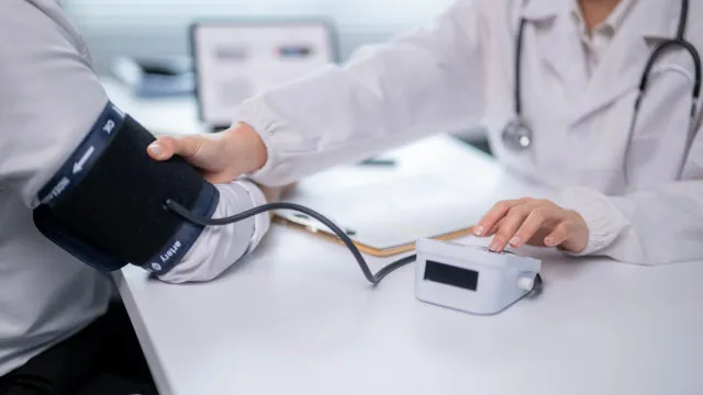 Pressão Alta: um a cada quatro adultos no Brasil convive com a condição