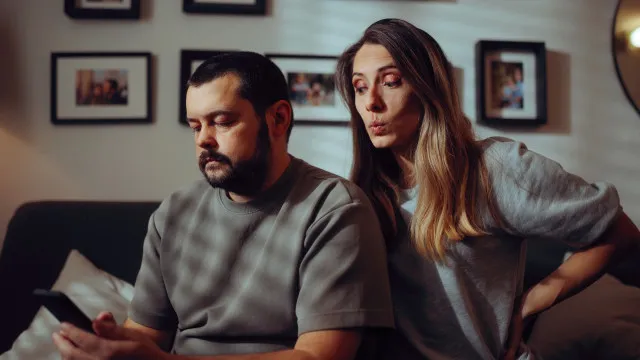 É assim que cada signo do zodíaco reage quando fica com ciúmes