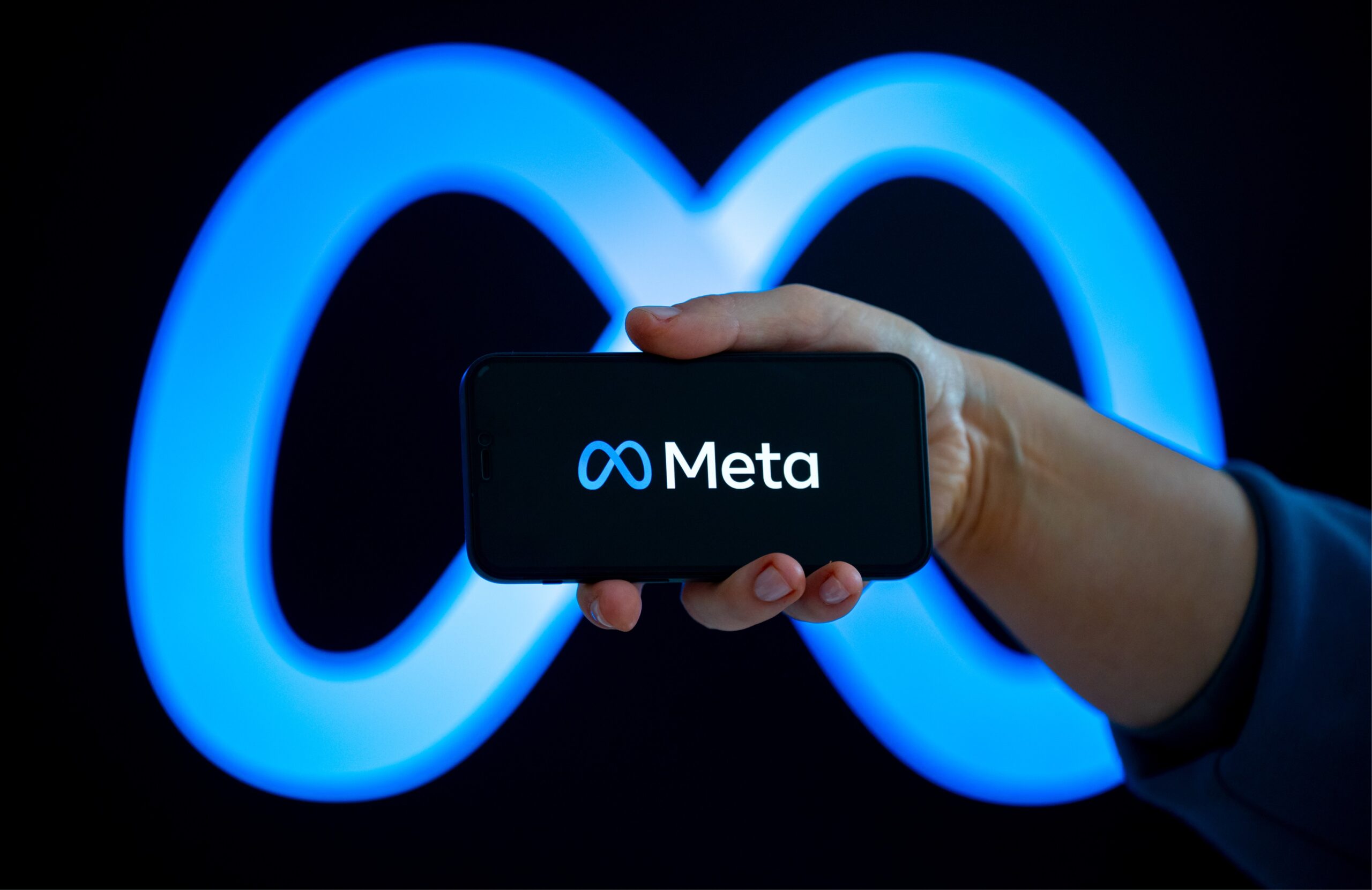 Meta demite 10% dos funcionários para focar investimentos bilionários em IA