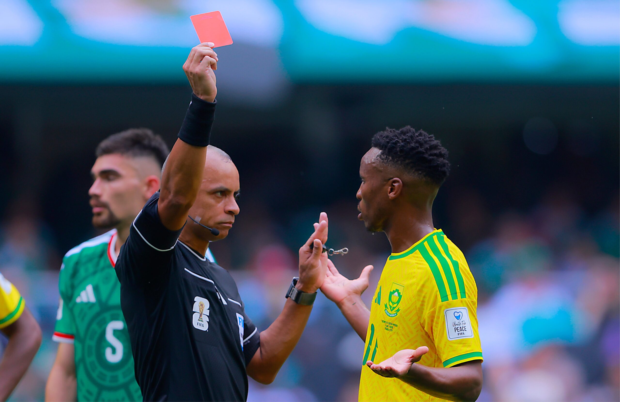 Copa 2026: o que memes sobre árbitro brasileiro dizem sobre nossa relação com o inglês