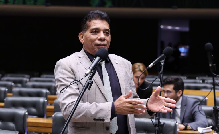 Comissão aprova projeto que regulamenta práticas de humor terapêutico no SUS