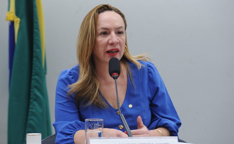 Comissão aprova projeto que obriga condução à delegacia após relato de violência contra mulher