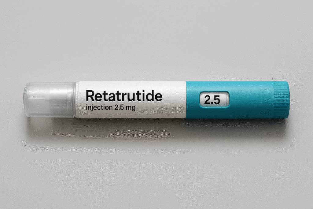 Caneta de injeção Retatrutide com dosagem de 2,5 mg, corpo branco com tampa azul e visor numérico indicando 2,5.