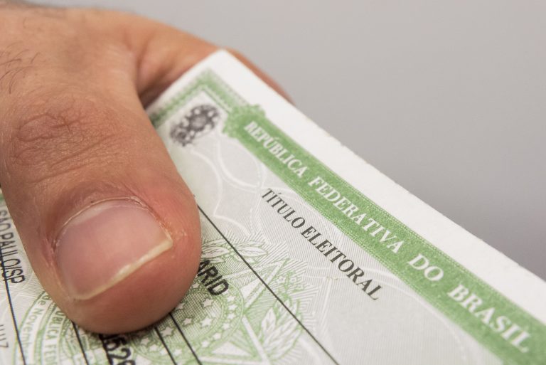 Política - Eleições - título eleitoral voto eleições urna